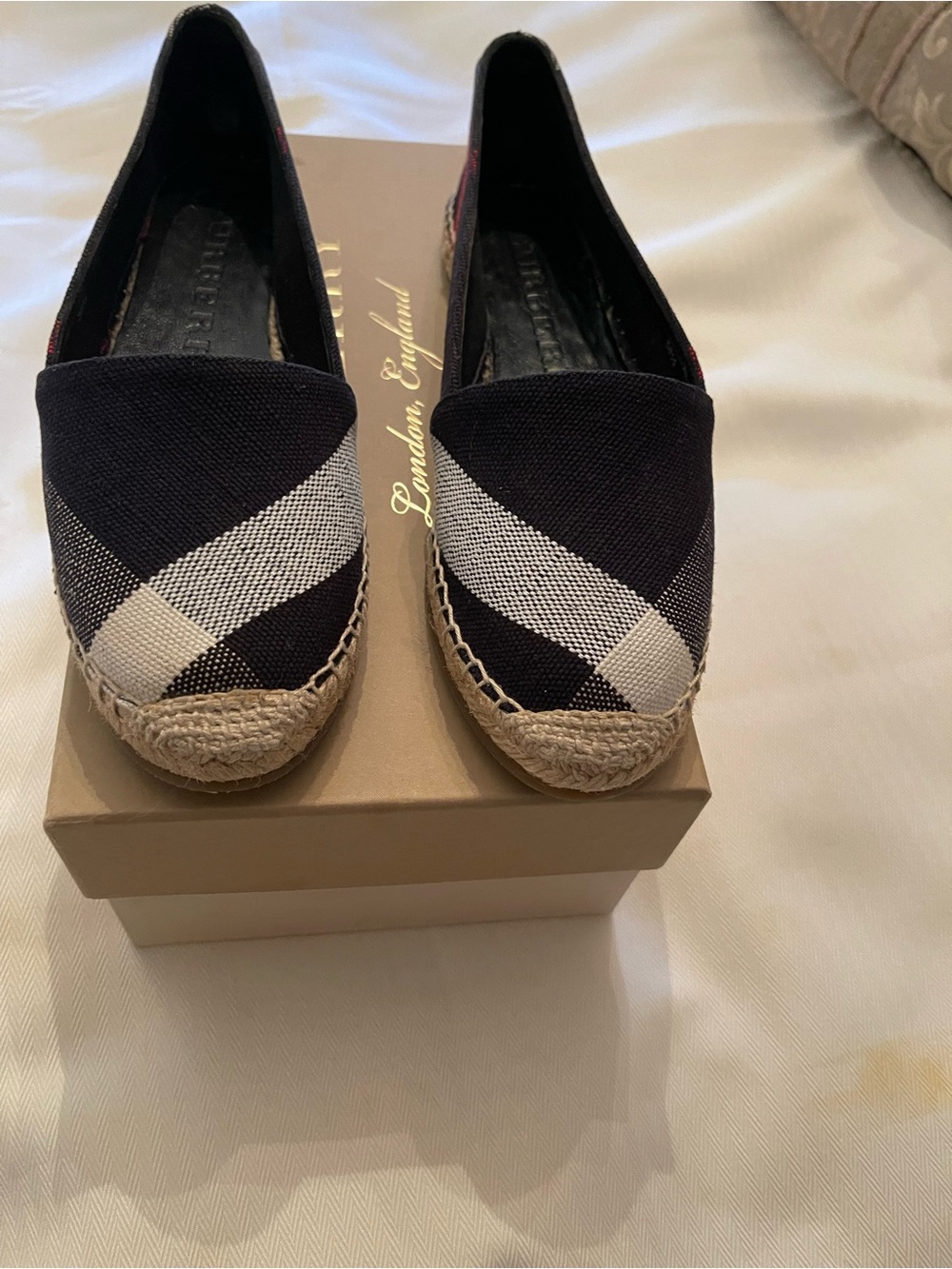 NEW BURBERRY BRIT ESPADRILLES CHECK HODGESON FLAT EUR 38.5 IN BOX SHOE TREE INCL